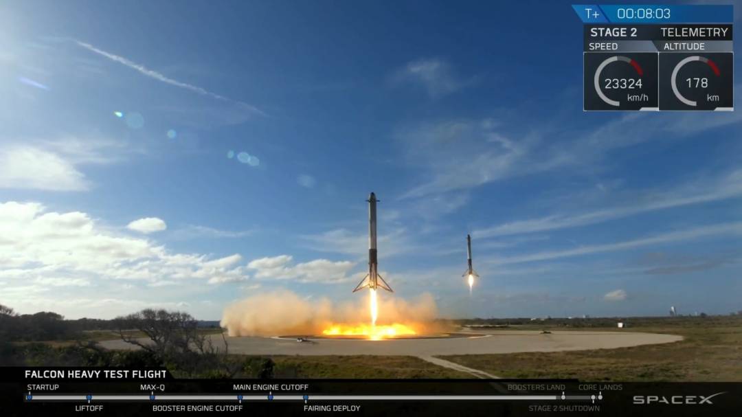 SpaceX запустила в космос ракету Falcon Heavy. С машиной Tesla внутри