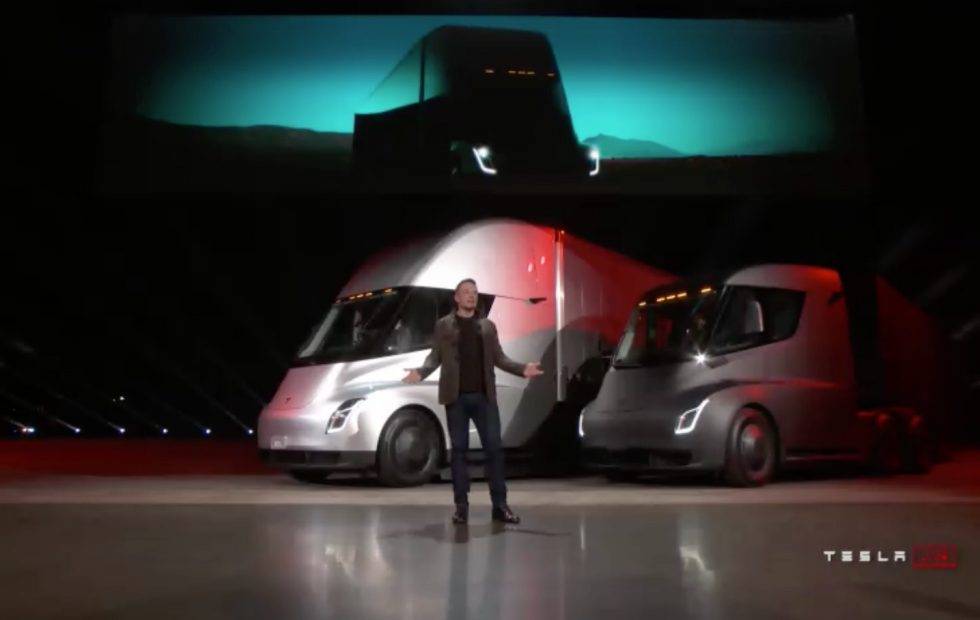 Илон Маск показал Tesla Semi